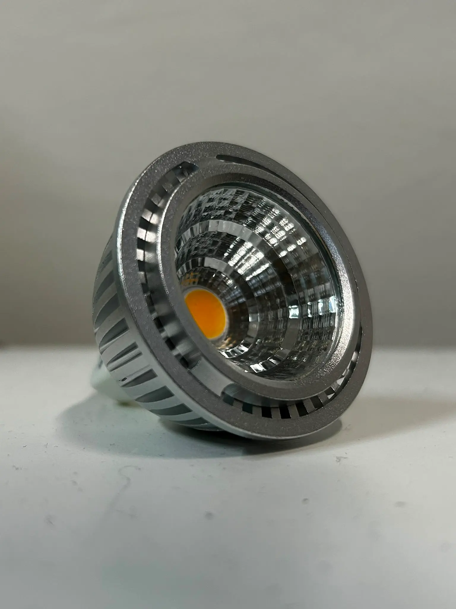 Faretto LED MR16 5W 3000K – Modello SIRIO COBLED
